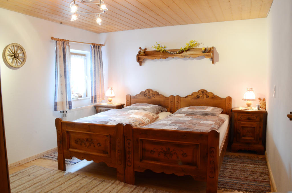 Suite Sinja Erlebnisferienwohnung Hausham Zimmer foto