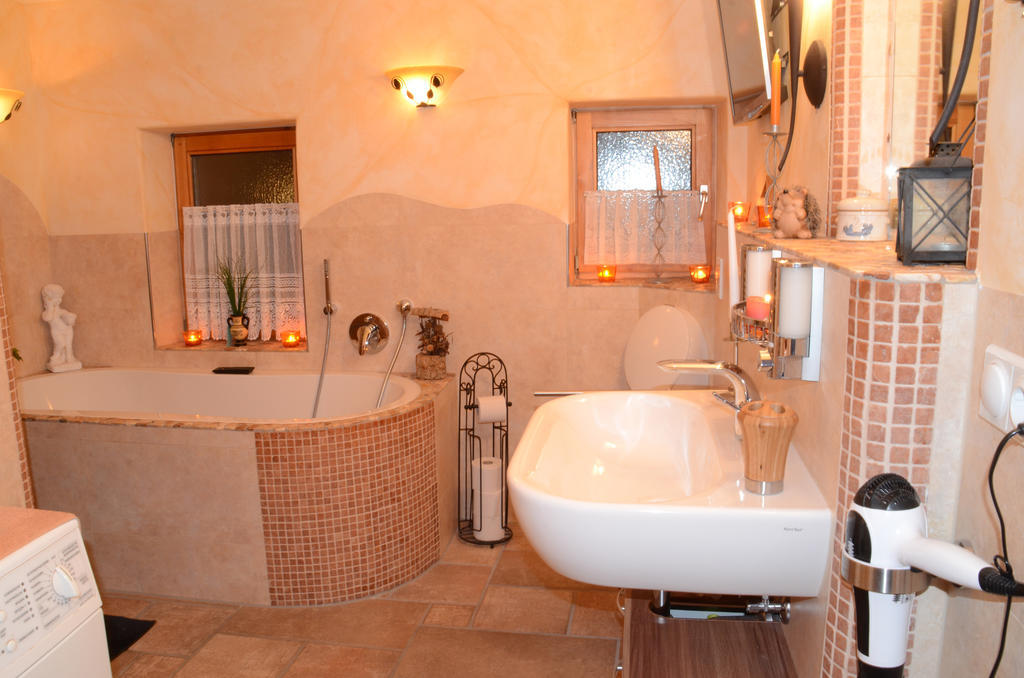 Suite Sinja Erlebnisferienwohnung Hausham Zimmer foto